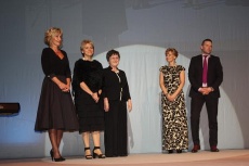 Chvíľka napätia pred samotným vyhlásením výsledkov...