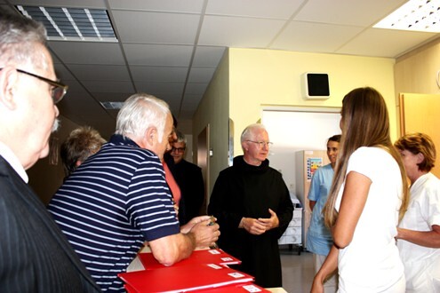 Bývalý generálny predstavený Donatus Forkan počas návštevy v bratislavskej nemocici milosrdných bratov