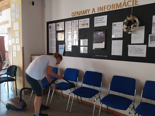 Bolo nutné vziať do rúk aj vysávač...