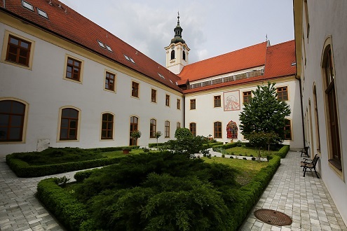 Kostol Navštívenia Panny Márie, ktorý spravuje rehoľa Milosrdných bratov v centre Bratislavy