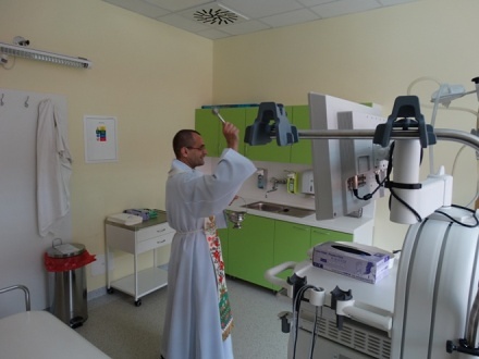 Prior Richard OH pri posviacke nových priestorov