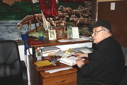 Brat Barabáš v službe ľuďom bez domova - pri vybavovaní písomnej agendy